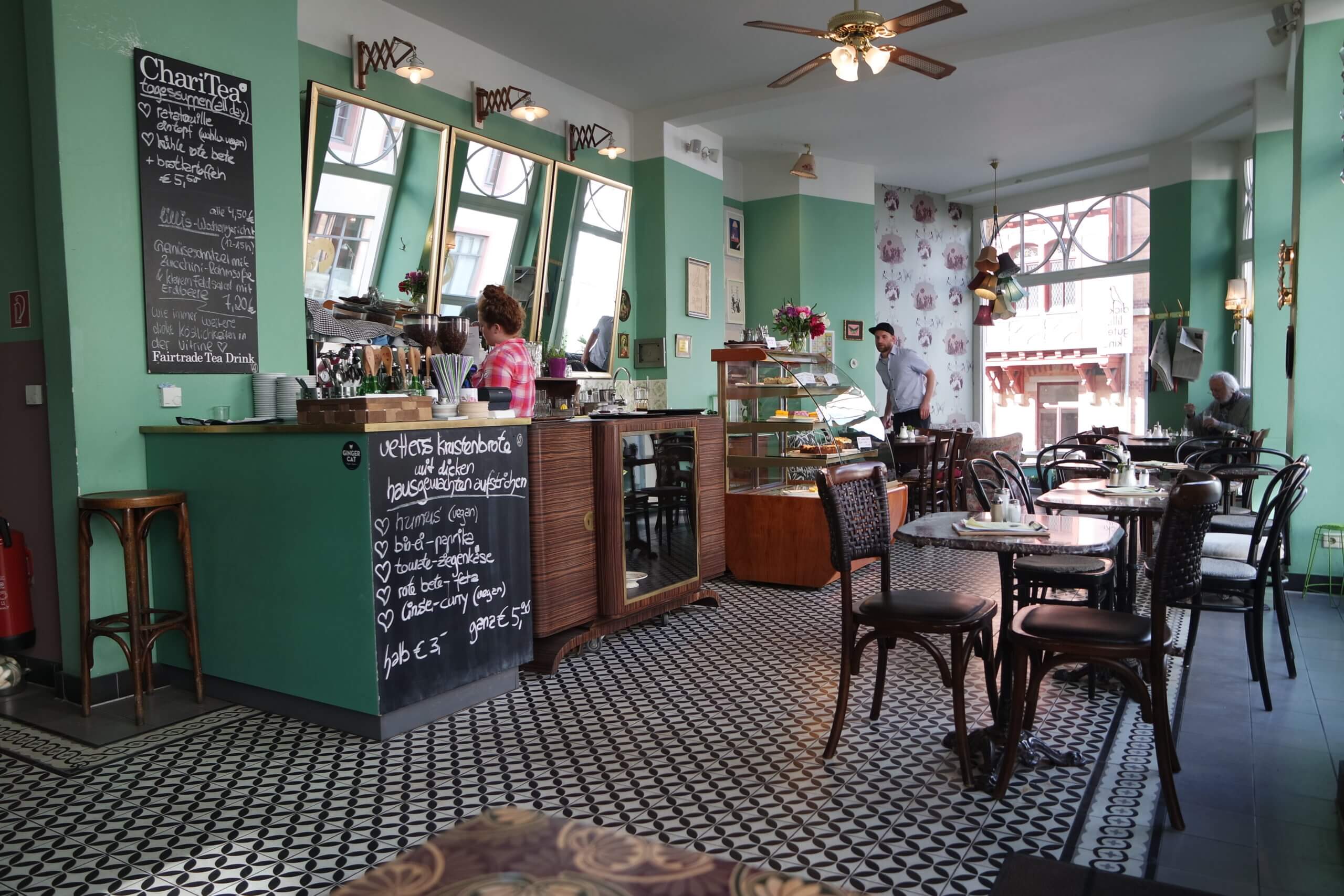 Einzigartig gemütlich, das Café "dicke lilli, gutes Kind", in der Mainzer Altstadt